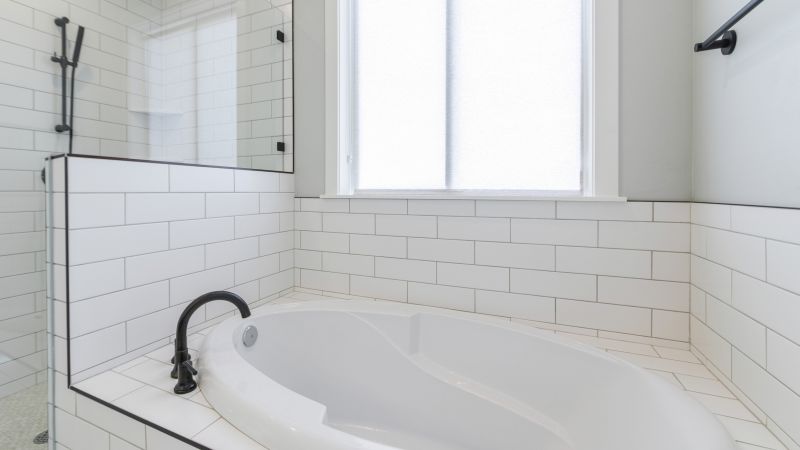 Modern Bathtub and Tile